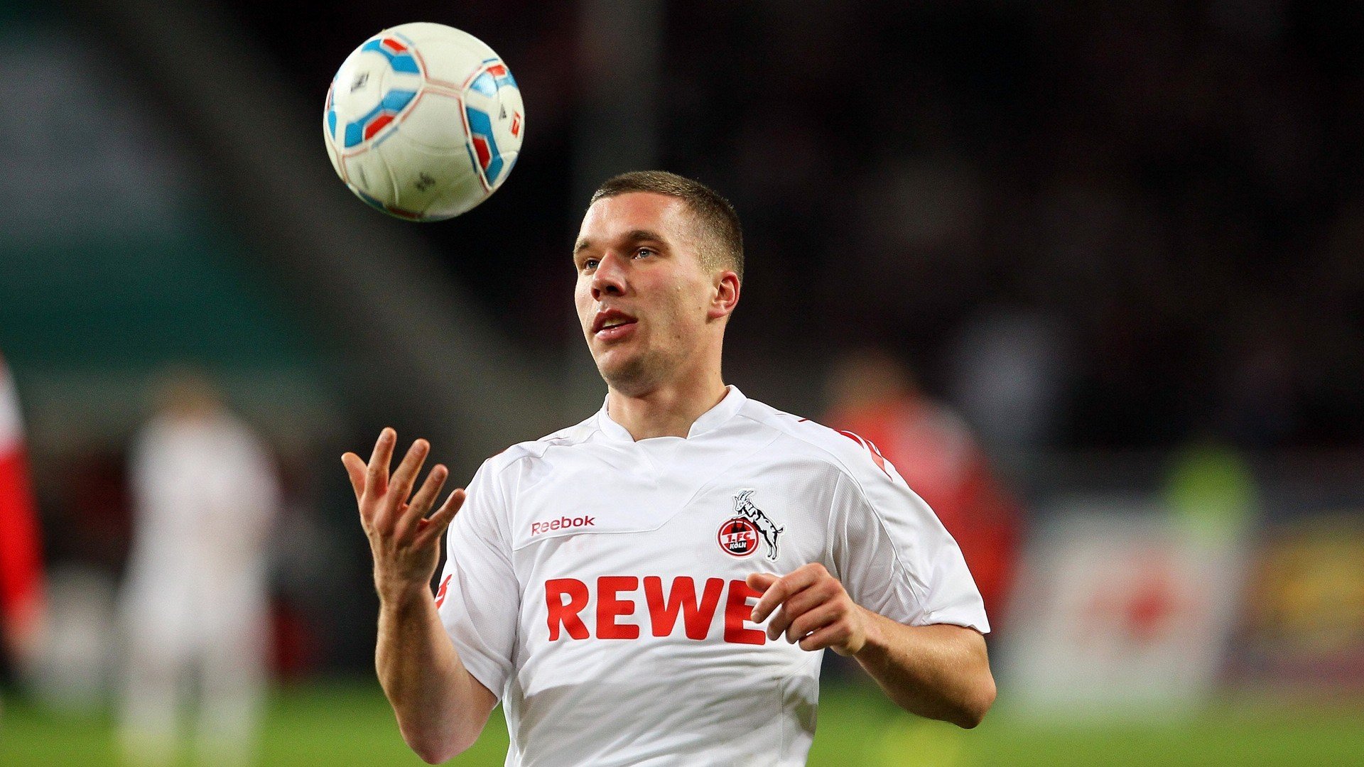 国家队锋线位置竞争激烈多名年轻球员表现积极,国家队前锋怎么了